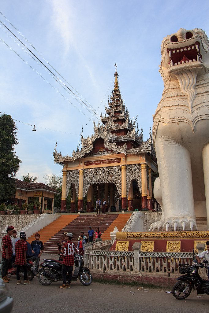 58-Way to Mandalay hill.jpg